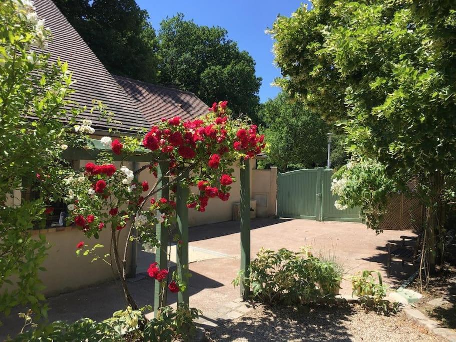 Gite D'Etape Du Tilleul, 4-8 Personnes La Celle-les-Bordes 外观 照片