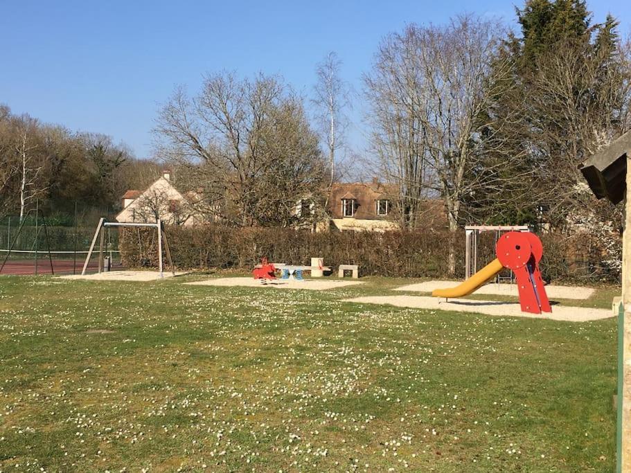 Gite D'Etape Du Tilleul, 4-8 Personnes La Celle-les-Bordes 外观 照片