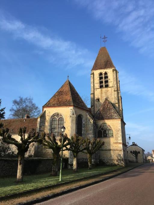 Gite D'Etape Du Tilleul, 4-8 Personnes La Celle-les-Bordes 外观 照片