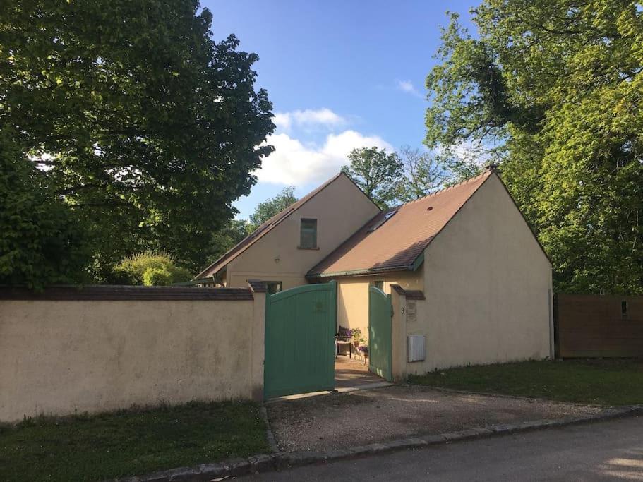 Gite D'Etape Du Tilleul, 4-8 Personnes La Celle-les-Bordes 外观 照片