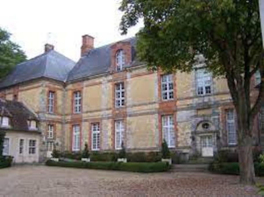 Gite D'Etape Du Tilleul, 4-8 Personnes La Celle-les-Bordes 外观 照片
